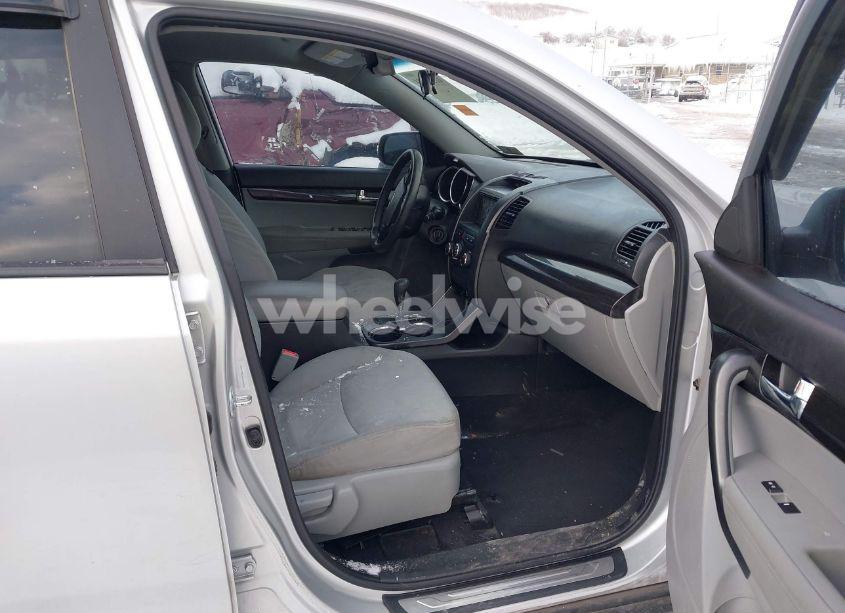 Photo 5 of 2013 Kia Sorento LX V6 (VIN 5XYKTDA26DG338980)