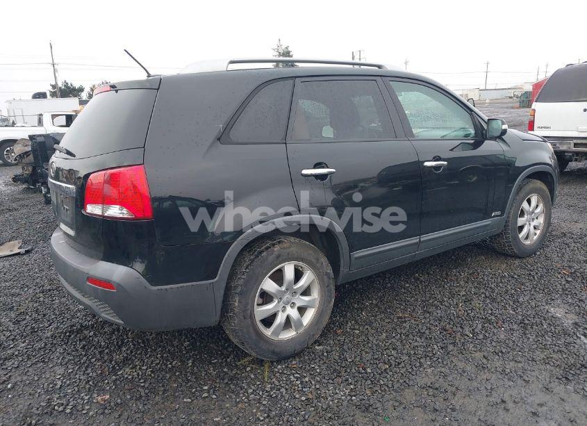 Photo 4 of 2013 Kia Sorento LX V6 (VIN 5XYKTDA26DG369145)