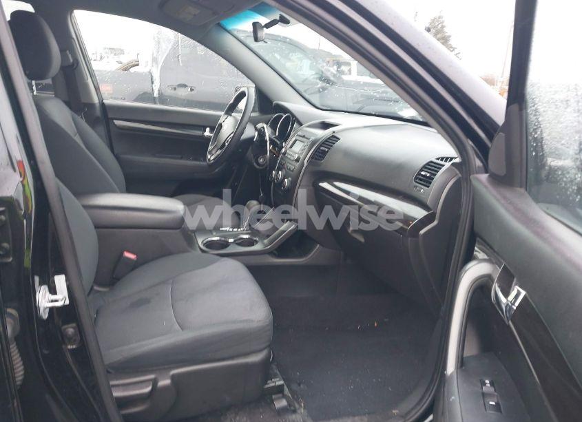 Photo 5 of 2013 Kia Sorento LX V6 (VIN 5XYKTDA26DG369145)