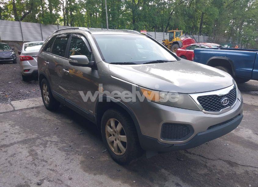 2011 Kia Sorento LX V6 (VIN 5XYKTDA27BG119796) main photo