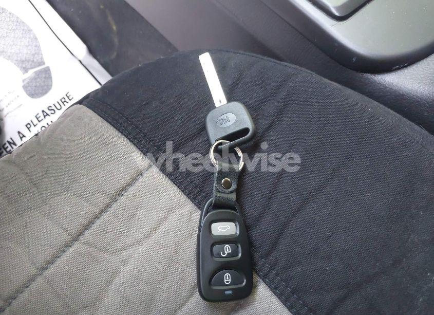 Photo 11 of 2011 Kia Sorento LX V6 (VIN 5XYKTDA27BG119796)