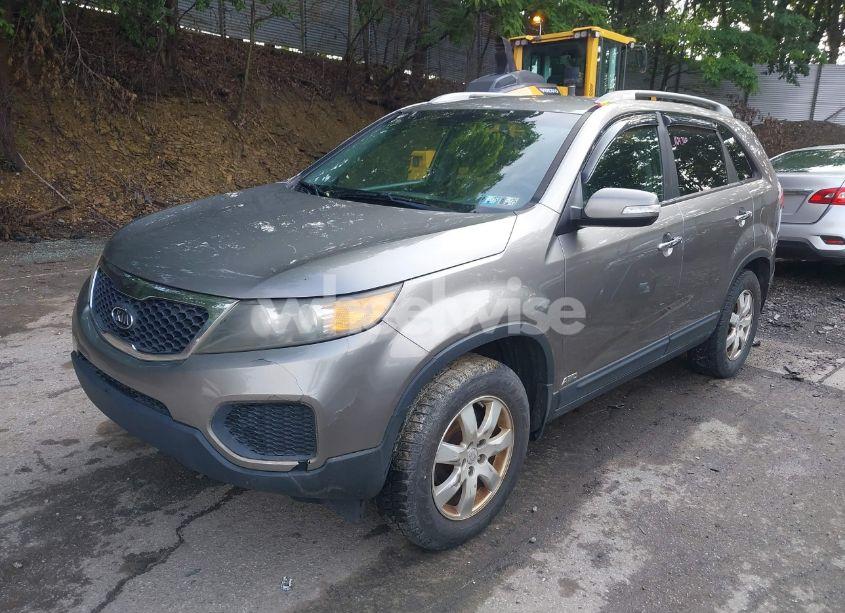 Photo 2 of 2011 Kia Sorento LX V6 (VIN 5XYKTDA27BG119796)