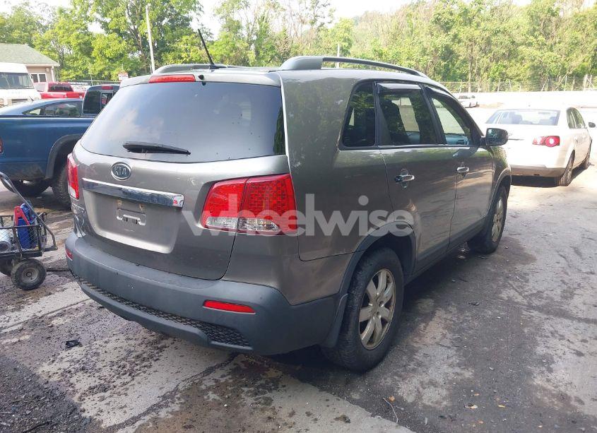 Photo 4 of 2011 Kia Sorento LX V6 (VIN 5XYKTDA27BG119796)