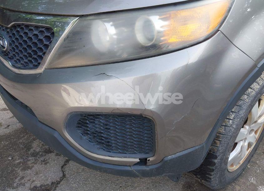 Photo 6 of 2011 Kia Sorento LX V6 (VIN 5XYKTDA27BG119796)