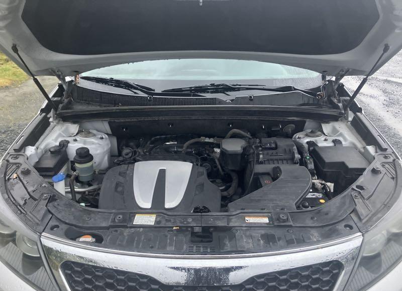 Photo 10 of 2011 Kia Sorento LX V6 (VIN 5XYKTDA27BG136890)