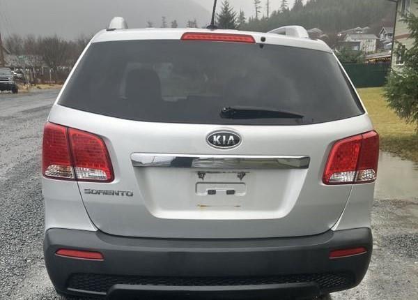 Photo 14 of 2011 Kia Sorento LX V6 (VIN 5XYKTDA27BG136890)