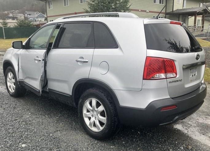 Photo 3 of 2011 Kia Sorento LX V6 (VIN 5XYKTDA27BG136890)