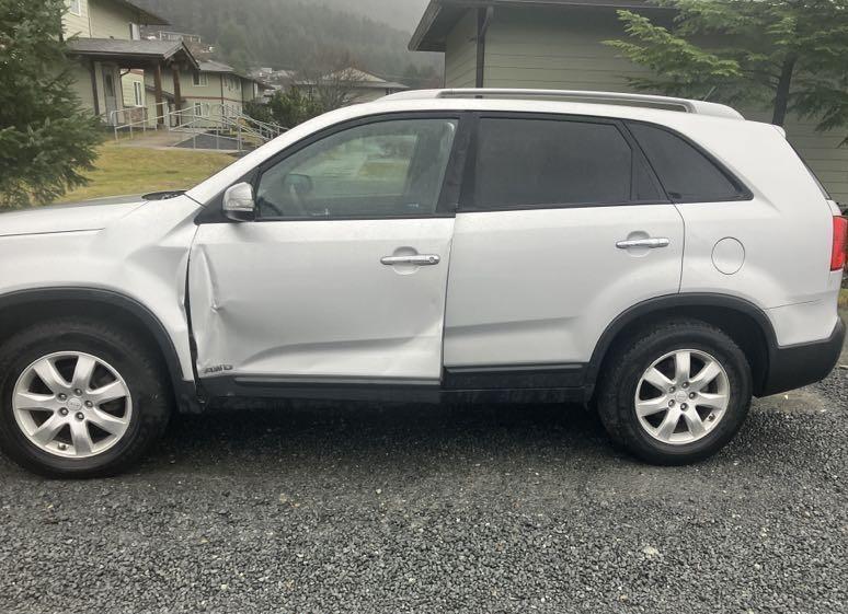 Photo 6 of 2011 Kia Sorento LX V6 (VIN 5XYKTDA27BG136890)