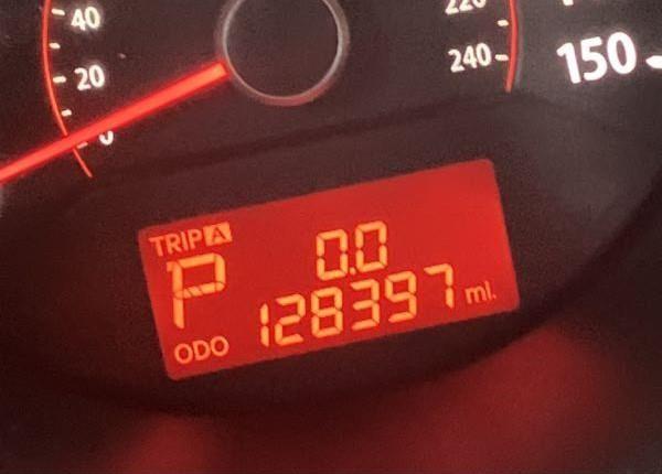 Photo 7 of 2011 Kia Sorento LX V6 (VIN 5XYKTDA27BG136890)