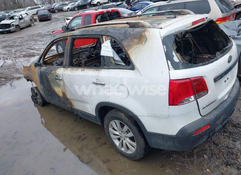 Photo 3 of 2011 Kia Sorento LX V6 (VIN 5XYKTDA27BG174796)