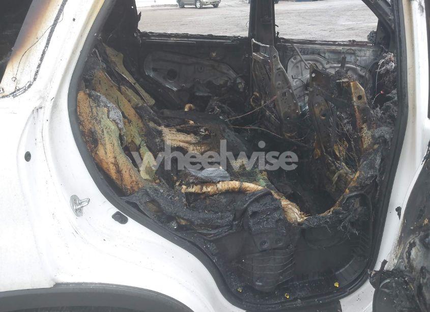 Photo 8 of 2011 Kia Sorento LX V6 (VIN 5XYKTDA27BG174796)