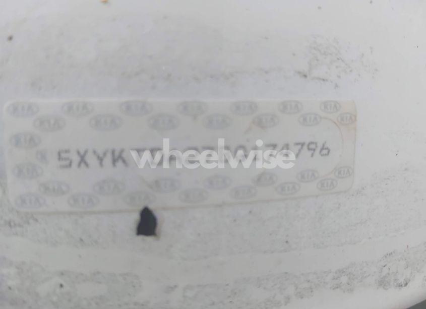 Photo 9 of 2011 Kia Sorento LX V6 (VIN 5XYKTDA27BG174796)