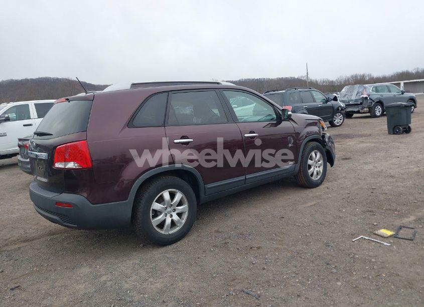 Photo 4 of 2012 Kia Sorento LX V6 (VIN 5XYKTDA27CG288847)