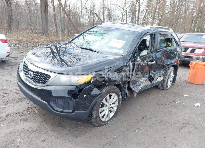 Photo 2 of 2011 Kia Sorento LX V6 (VIN 5XYKTDA28BG069832)