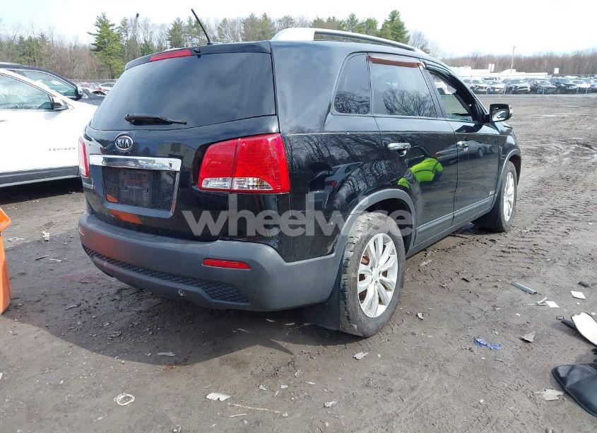 Photo 4 of 2011 Kia Sorento LX V6 (VIN 5XYKTDA28BG069832)