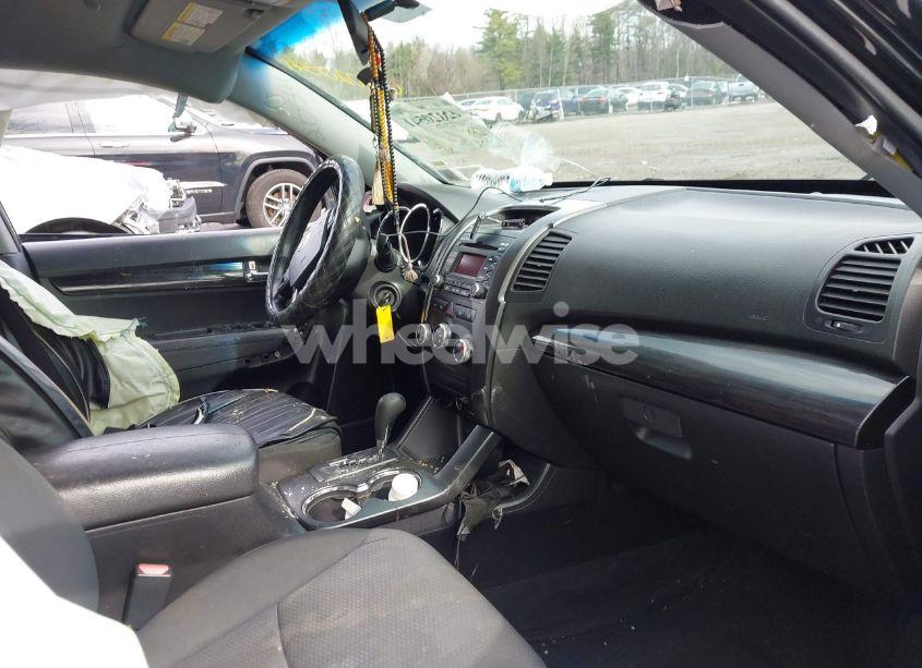 Photo 5 of 2011 Kia Sorento LX V6 (VIN 5XYKTDA28BG069832)