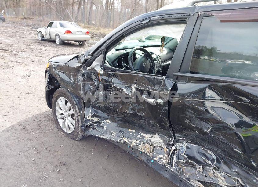 Photo 6 of 2011 Kia Sorento LX V6 (VIN 5XYKTDA28BG069832)