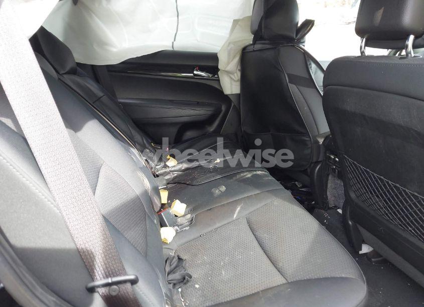 Photo 8 of 2011 Kia Sorento LX V6 (VIN 5XYKTDA28BG069832)