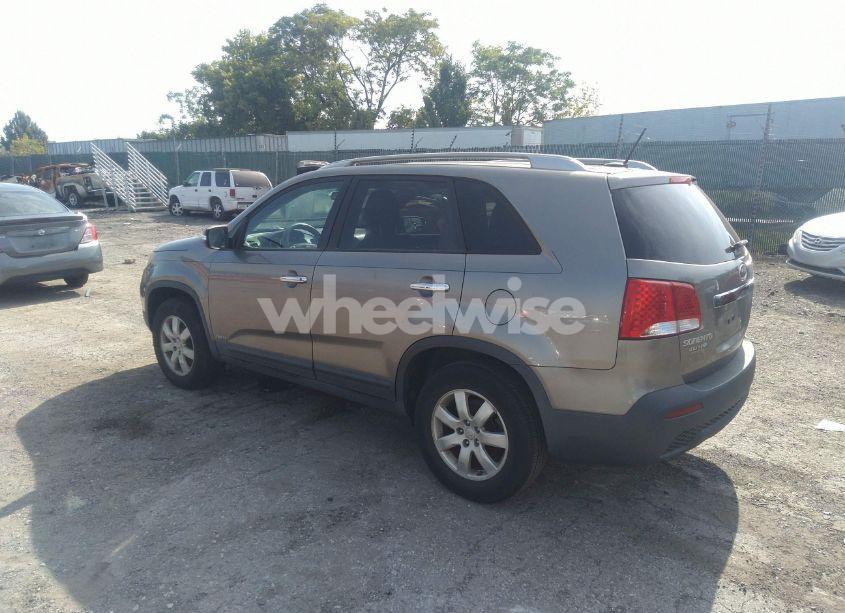 Photo 3 of 2011 Kia Sorento LX V6 (VIN 5XYKTDA28BG124828)