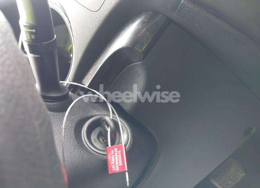 Photo 11 of 2011 Kia Sorento LX V6 (VIN 5XYKTDA28BG163743)