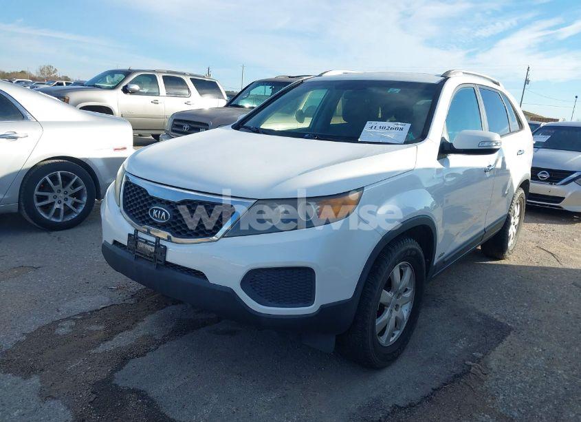 Photo 2 of 2011 Kia Sorento LX V6 (VIN 5XYKTDA28BG163743)