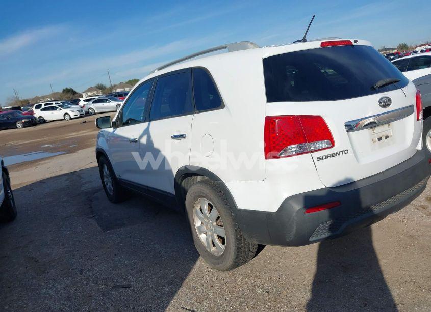 Photo 3 of 2011 Kia Sorento LX V6 (VIN 5XYKTDA28BG163743)