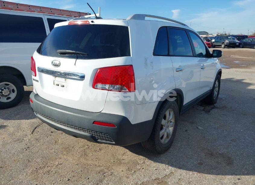 Photo 4 of 2011 Kia Sorento LX V6 (VIN 5XYKTDA28BG163743)