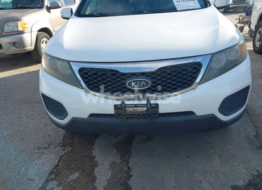 Photo 6 of 2011 Kia Sorento LX V6 (VIN 5XYKTDA28BG163743)