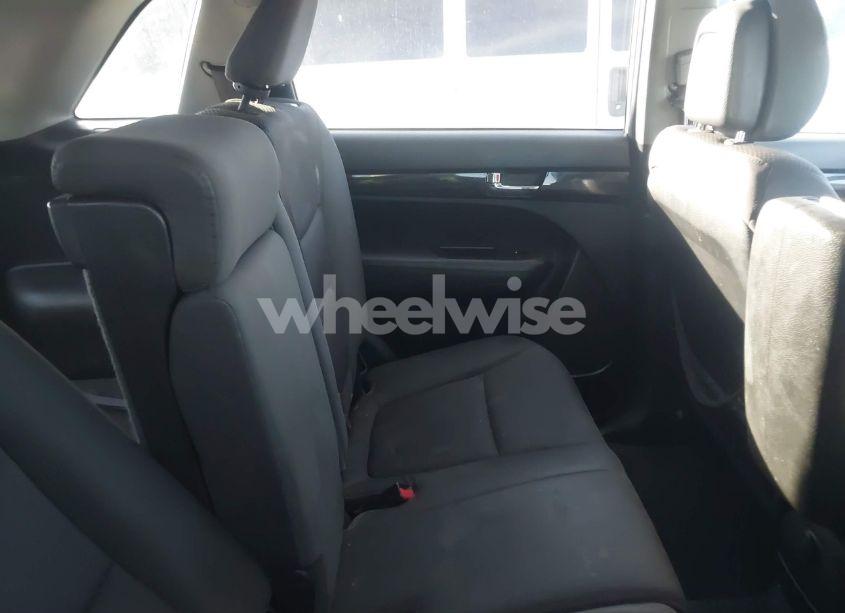 Photo 8 of 2011 Kia Sorento LX V6 (VIN 5XYKTDA28BG163743)