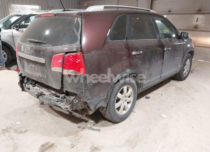Photo 4 of 2013 Kia Sorento LX V6 (VIN 5XYKTDA28DG338687)