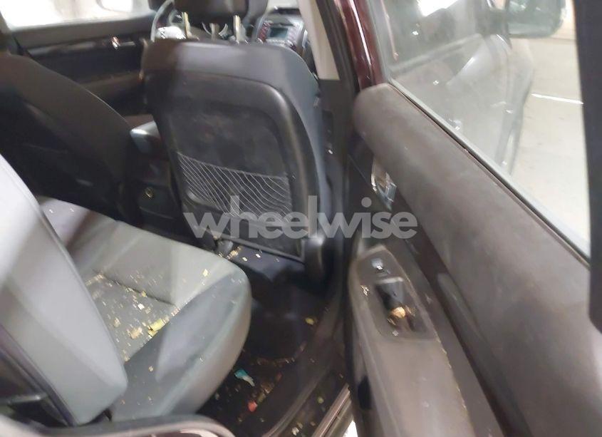 Photo 8 of 2013 Kia Sorento LX V6 (VIN 5XYKTDA28DG338687)