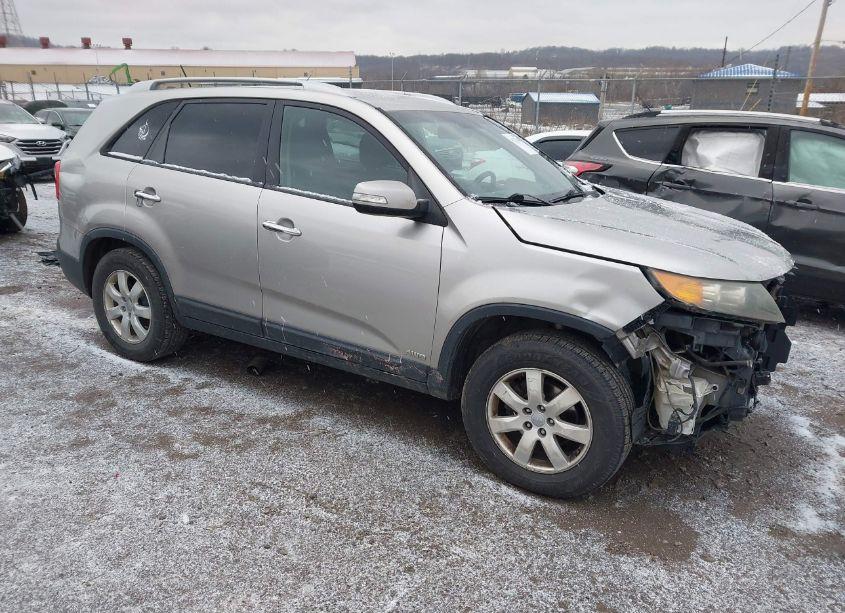 2013 Kia Sorento LX V6 (VIN 5XYKTDA28DG370152) main photo