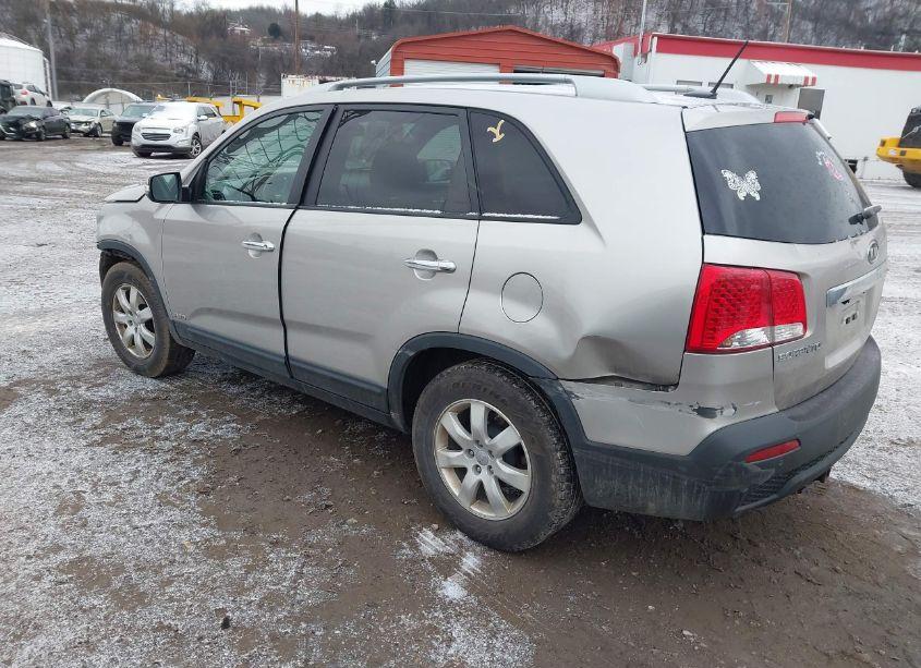 Photo 3 of 2013 Kia Sorento LX V6 (VIN 5XYKTDA28DG370152)