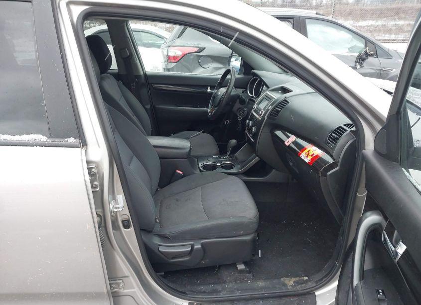 Photo 5 of 2013 Kia Sorento LX V6 (VIN 5XYKTDA28DG370152)