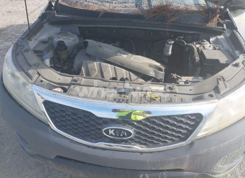 Photo 10 of 2011 Kia Sorento LX V6 (VIN 5XYKTDA29BG066339)