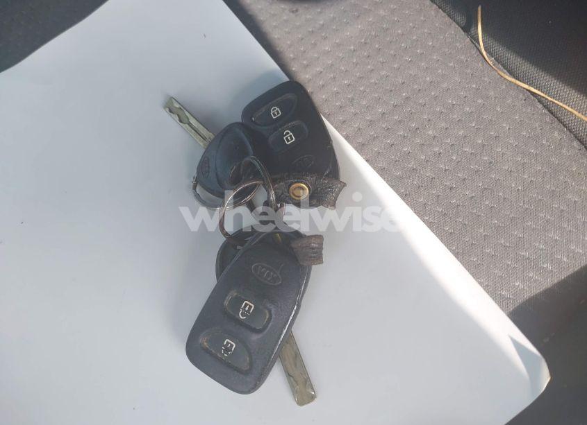 Photo 11 of 2011 Kia Sorento LX V6 (VIN 5XYKTDA29BG066339)