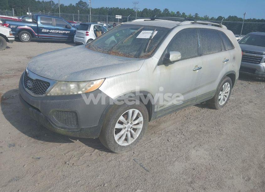 Photo 2 of 2011 Kia Sorento LX V6 (VIN 5XYKTDA29BG066339)