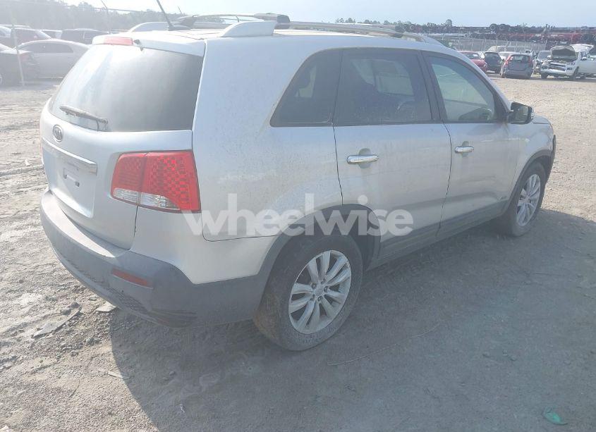 Photo 4 of 2011 Kia Sorento LX V6 (VIN 5XYKTDA29BG066339)