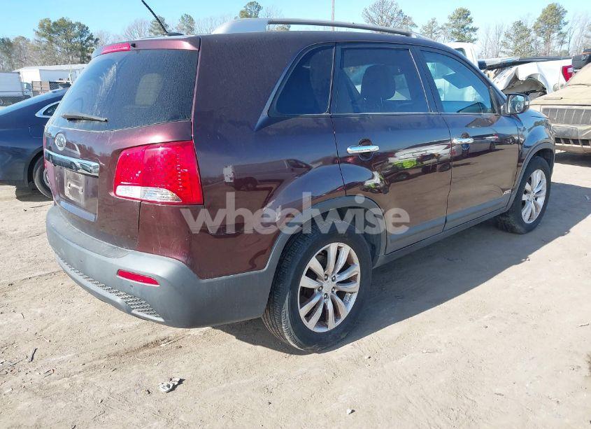 Photo 4 of 2011 Kia Sorento LX V6 (VIN 5XYKTDA29BG068544)