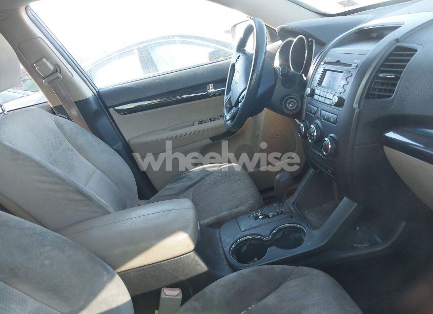 Photo 5 of 2011 Kia Sorento LX V6 (VIN 5XYKTDA29BG068544)