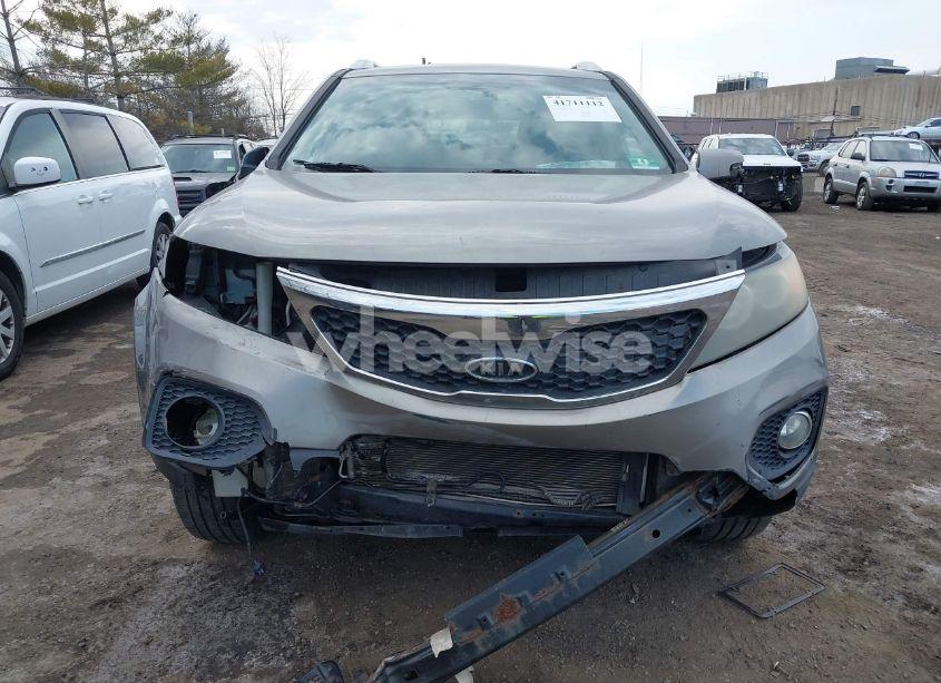 Photo 6 of 2011 Kia Sorento LX V6 (VIN 5XYKTDA29BG079804)