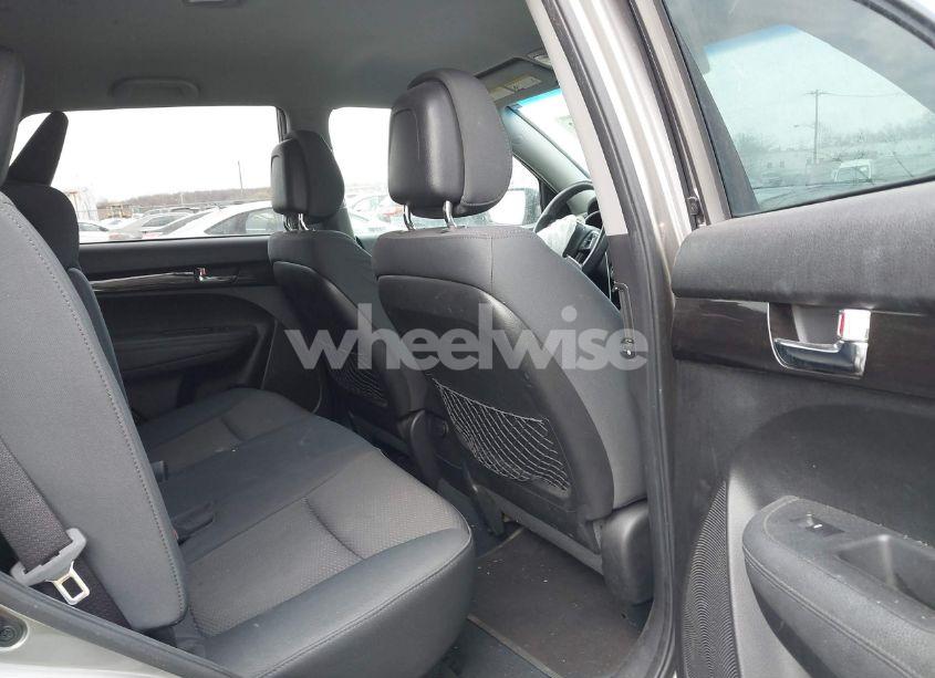 Photo 8 of 2011 Kia Sorento LX V6 (VIN 5XYKTDA29BG079804)