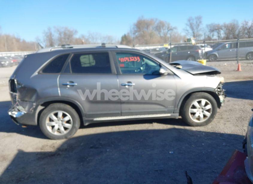 Photo 13 of 2011 Kia Sorento LX V6 (VIN 5XYKTDA29BG159507)