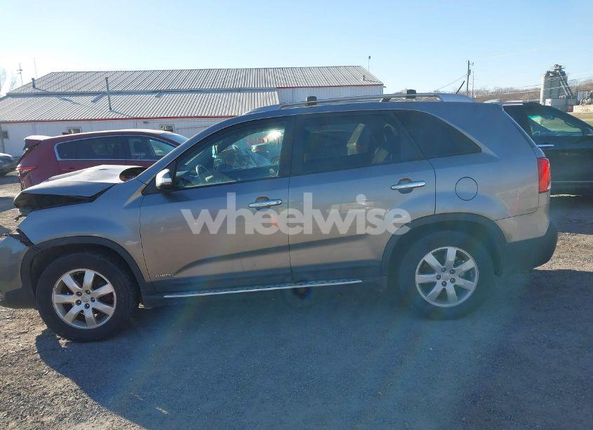 Photo 14 of 2011 Kia Sorento LX V6 (VIN 5XYKTDA29BG159507)