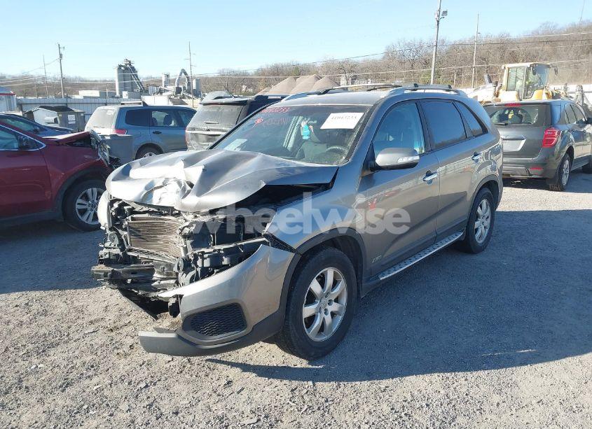 Photo 2 of 2011 Kia Sorento LX V6 (VIN 5XYKTDA29BG159507)