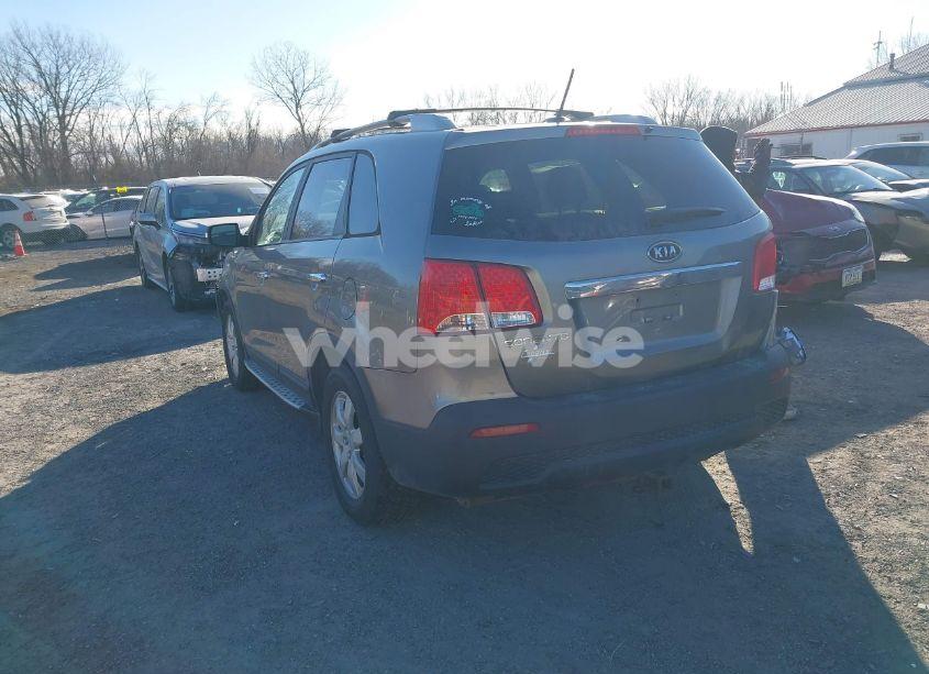 Photo 3 of 2011 Kia Sorento LX V6 (VIN 5XYKTDA29BG159507)