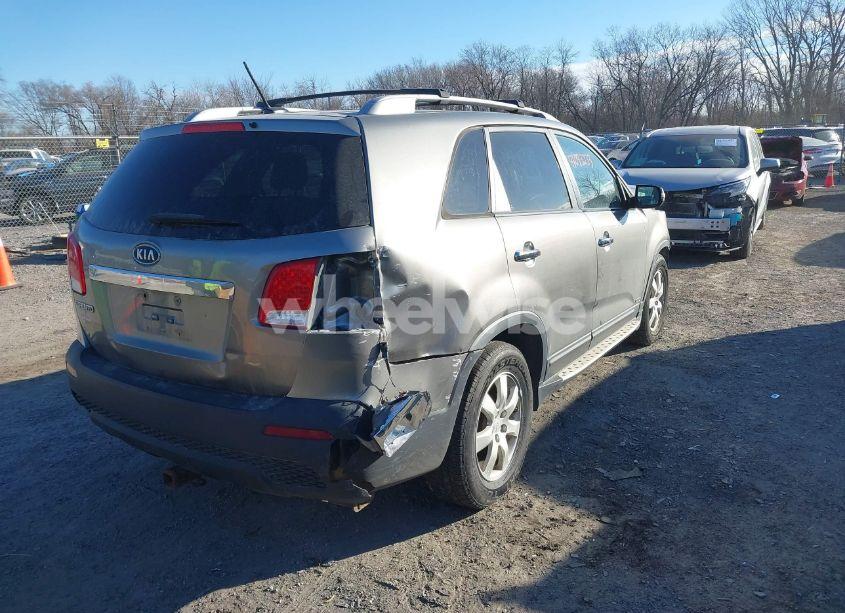Photo 4 of 2011 Kia Sorento LX V6 (VIN 5XYKTDA29BG159507)