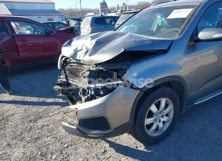 Photo 6 of 2011 Kia Sorento LX V6 (VIN 5XYKTDA29BG159507)