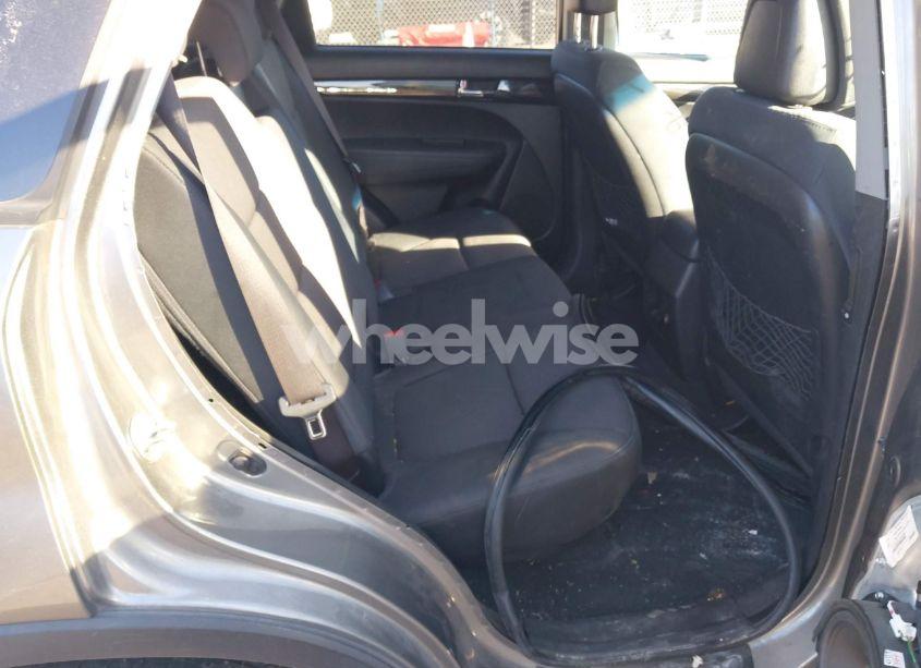 Photo 8 of 2011 Kia Sorento LX V6 (VIN 5XYKTDA29BG159507)