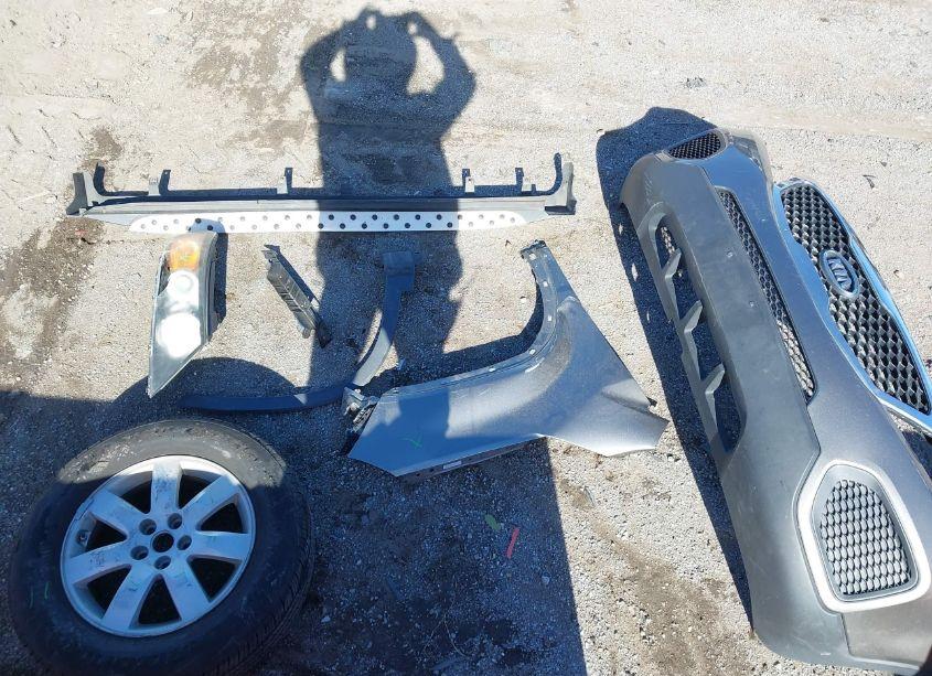 Photo 12 of 2011 Kia Sorento LX V6 (VIN 5XYKTDA29BG168739)